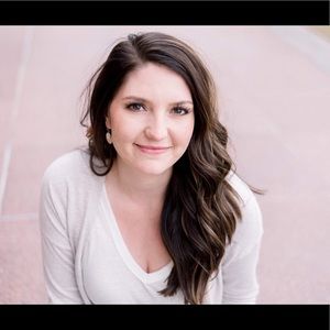 Meet your Posher, Caitlin